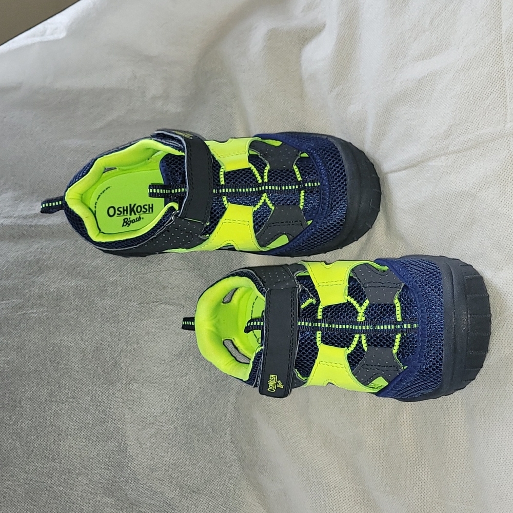 Osh Kosk B'gosh Drift Boy Sandals Size 2
